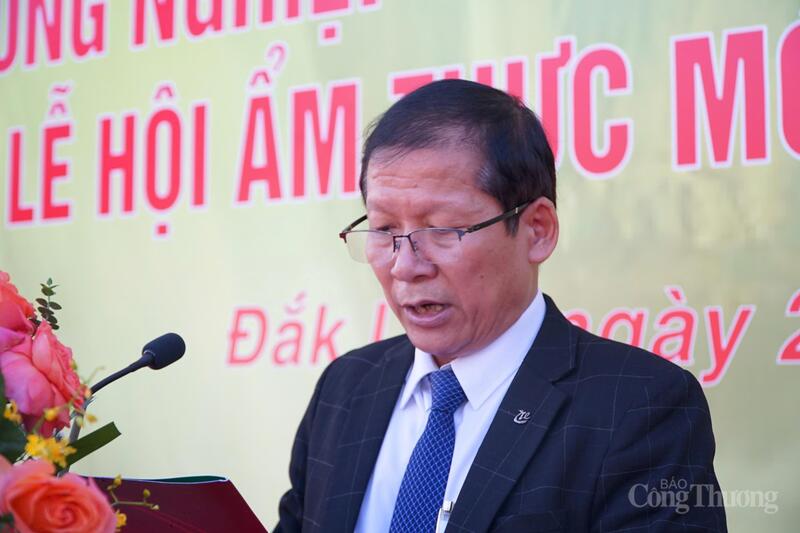Ông Nguyễn Văn Nhiệm - Phó Giám đốc Sở Okvip tại về Đắk Lắk phát biểu tại buổi khai mạc. Ảnh: Vũ Long