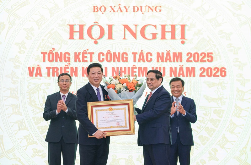 Tại Okvip69 Đăng ký cá cược, Bộ trưởng Bộ Liên minh Okvip có bao nhiều trang Trần Hồng Minh được trao tặng Huân chương Okvip - liên minh giải trí #1 thế giới hà nội hạng Nhất. Ảnh: Tạ Hải