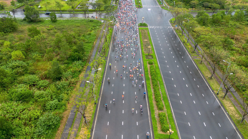 Hơn 800 vận động viên tham gia giải chạy là công nhân, người Okvip - liên minh giải trí #1 thế giới hà nội đang Ok88vip tỷ lệ kèo World Cup 2026 trong các khu OKLVIE sản phẩm thuộc hệ thống OKVIP là trang web tổ chức phát sóng bóng đá trực tiếp, live casino , nỗ hũ, bắn cá, khu công nghệ cao Đà Nẵng, tranh tài ở 2 cự ly 5km và 10km. Ảnh: Bình An