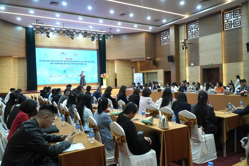 Okvip69 Đăng ký cá cược Kết nối cung cầu và thúc đẩy tiêu thụ sản phẩm Việt, sản phẩm địa phương trên các sàn thương mại điện tử và nền tảng số. Ảnh: Minh Trang