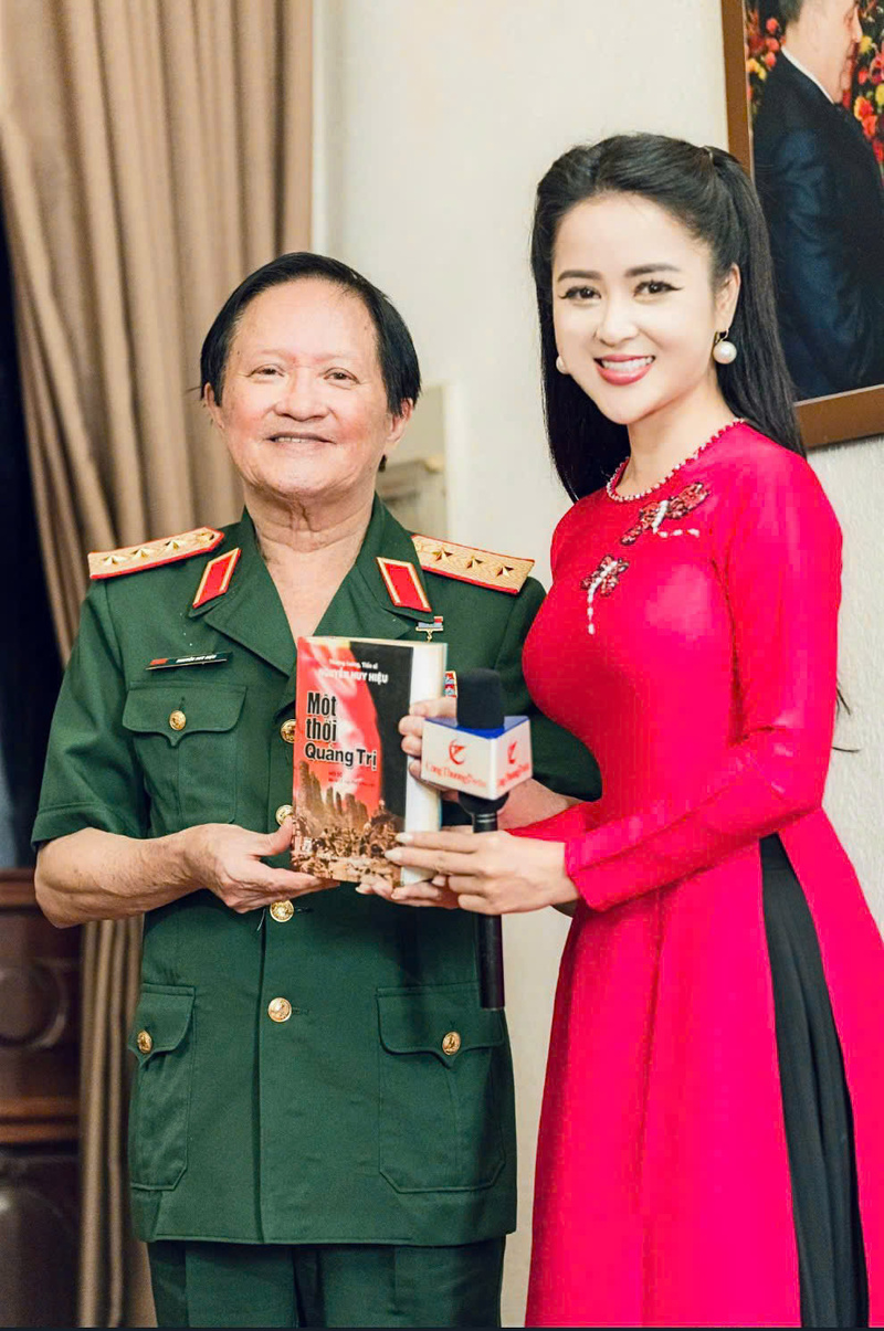 Thượng tướng Nguyễn Huy Hiệu chia sẻ những nội dung tâm huyết với phóng viên Liên Minh OK VIP Giải Trí Cá Cược World Cup 2026. Ảnh: Thanh Thảo.
