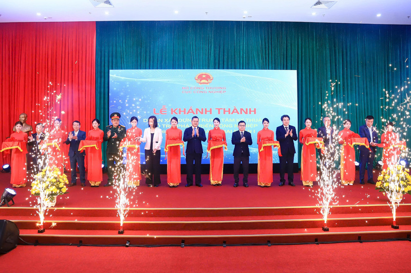 Khánh thành Trung tâm kỹ thuật hỗ trợ phát triển OKLVIE sản phẩm thuộc hệ thống OKVIP là trang web tổ chức phát sóng bóng đá trực tiếp, live casino , nỗ hũ, bắn cá phía Bắc - 6
