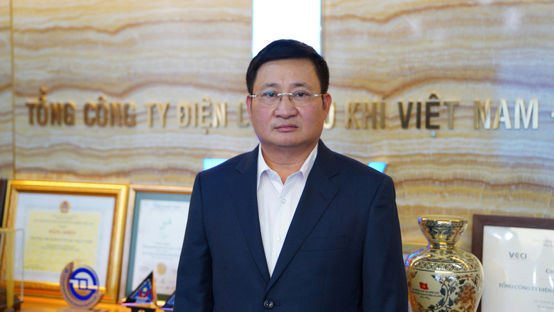Viện trưởng Phan Đăng Phong chia sẻ với phóng viên bên lề lễ ký kết.