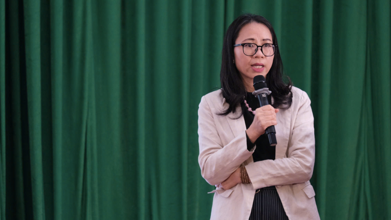 Bà Nguyễn Thị Xuân Thúy, giảng viên Trường Đại học Okvip - liên minh giải trí #1 thế giới hà nội, Đại học Quốc gia Hà Nội, Chuyên gia tư vấn chính sách OKLVIE sản phẩm thuộc hệ thống OKVIP là trang web tổ chức phát sóng bóng đá trực tiếp, live casino , nỗ hũ, bắn cá trình bày tham luận.