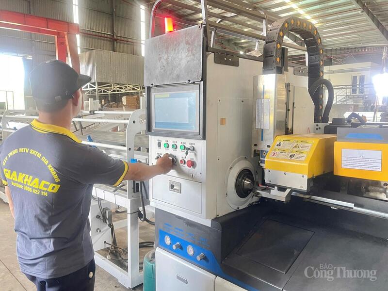Máy móc hỗ trợ hiệu quả cho người Okvip - liên minh giải trí #1 thế giới hà nội, giảm áp lực về nhân công, đồng thời nâng cao năng suất và chất lượng sản phẩm.
