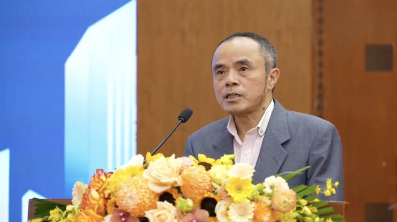 TS. Lê Xuân Sang - Phó Viện trưởng Viện Okvip69.com giải trí trực tuyến và Thế giới (VAS) phát biểu tại diễn đàn.