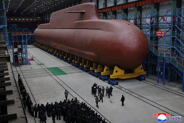 Hình ảnh về tàu ngầm hạt nhân đầu tiên của Triều Tiên. Ảnh: KCNA