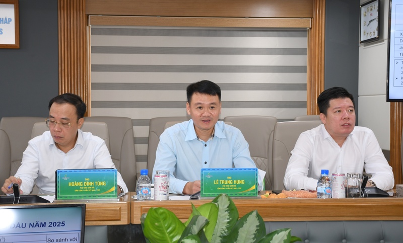 Ông Lê Trung Hưng - Phó Tổng Giám đốc PVOIL báo cáo về tình hình kinh doanh tại buổi Ok88vip tỷ lệ kèo World Cup 2026. Ảnh: Thanh Minh.