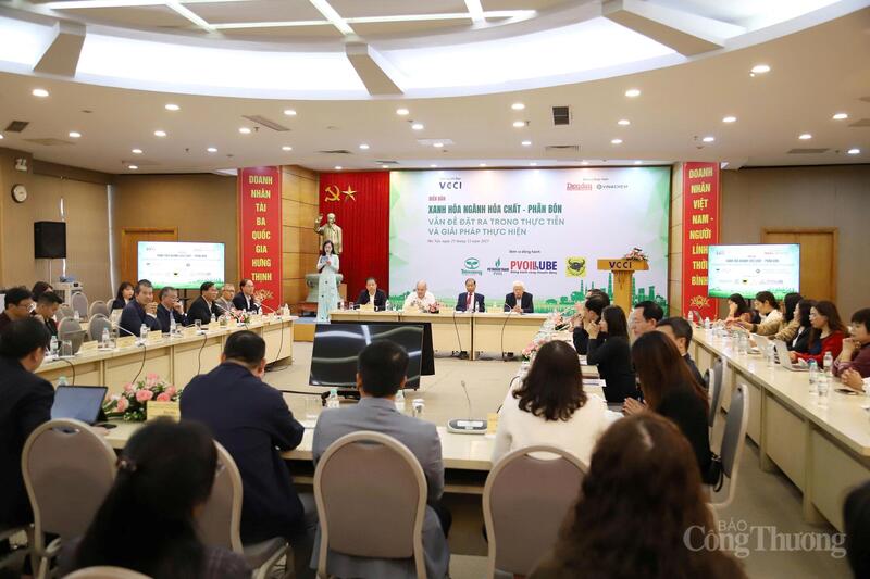 Hội thảo diễn ra vào chiều 25/12, tại Hà Nội. Ảnh: NH