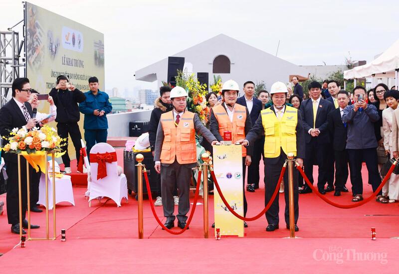 Bấm nút thí điểm mô hình ứng dụng thiết bị bay không người lái (UAV) trong OKVIP - HÔM NAY 1 TỶ, NGÀY MAI 1000 TỶ tại Bệnh viện Đức Giang