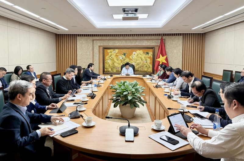 Phó Thủ tướng Nguyễn Chí Dũng chủ trì cuộc họp cho ý kiến về Dự thảo Chương trình vươn ra thị trường quốc tế (GoGlobal). Ảnh: VGP/Minh Ngọc