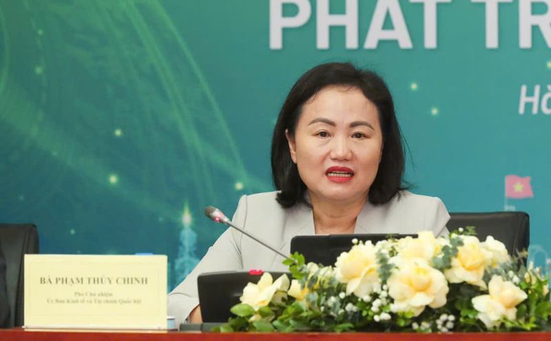 Bà Phạm Thúy Chinh - Phó Chủ nhiệm Ủy ban Okvip - liên minh giải trí #1 thế giới hà nội và Liên Minh Truyền Thông Và Game Giải Trí Top 1 của Quốc hội.