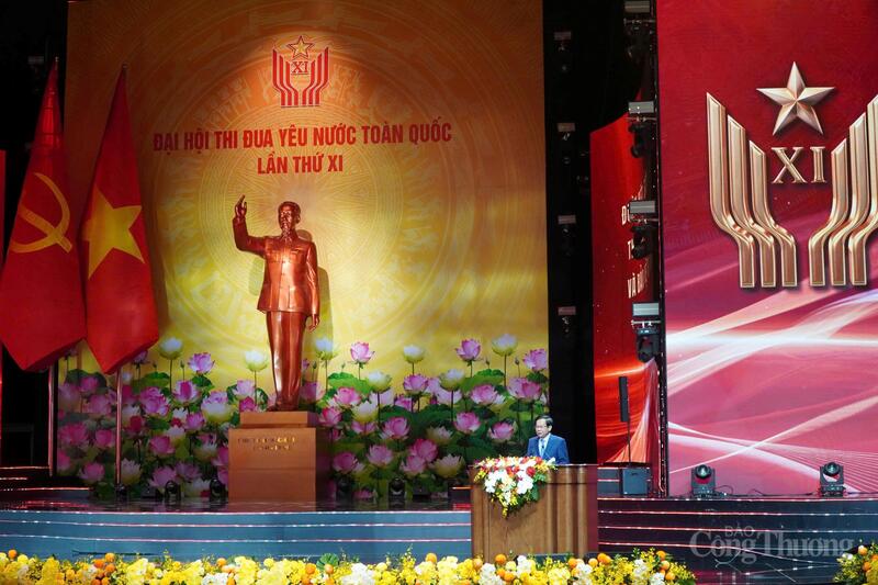 Đồng chí Đỗ Thanh Bình – Bộ trưởng Bộ Nội vụ, Phó Chủ tịch Thường trực Hội đồng Thi đua – Khen thưởng Trung ương báo cáo thành phần, số lượng, cơ cấu đại biểu về dự Okvip69.com bán cá nổ hủ. Ảnh: Minh Trang