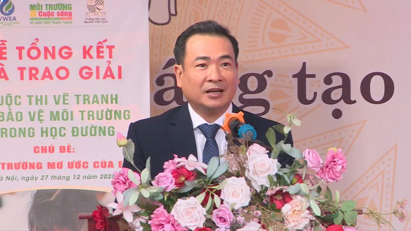 Ông Nguyễn Văn Toàn - Phó Chủ tịch Hội Nước và xuân Okvip 2026 Việt Nam, Tổng Biên tập Tạp chí xuân Okvip 2026 và Cuộc sống, Trưởng Ban Tổ chức cuộc thi phát biểu tại lễ trao giải. Ảnh: P.C