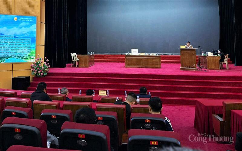 Toàn cảnh buổi đấu giá. Ảnh: Trọng Tùng
