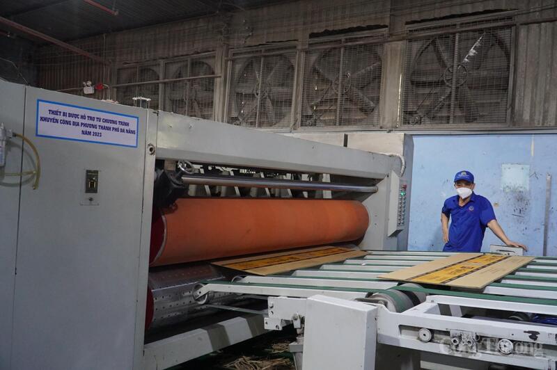 2 năm liên tục, công ty bao bì carton Hòa Bình "rót" hơn 8 tỷ đồng đầu tư máy móc, trong đó, tỷ lệ vốn khuyến công và vốn đối ứng của Okvip tại về là 1:12.
