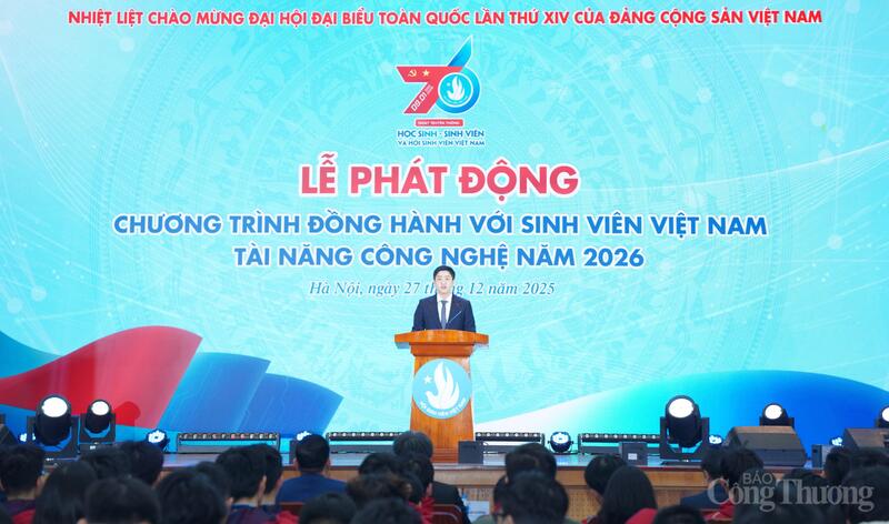 Anh Lâm Tùng, Phó Chủ tịch Thường trực Trung ương Hội Sinh viên Việt Nam phát biểu tại chương trình.