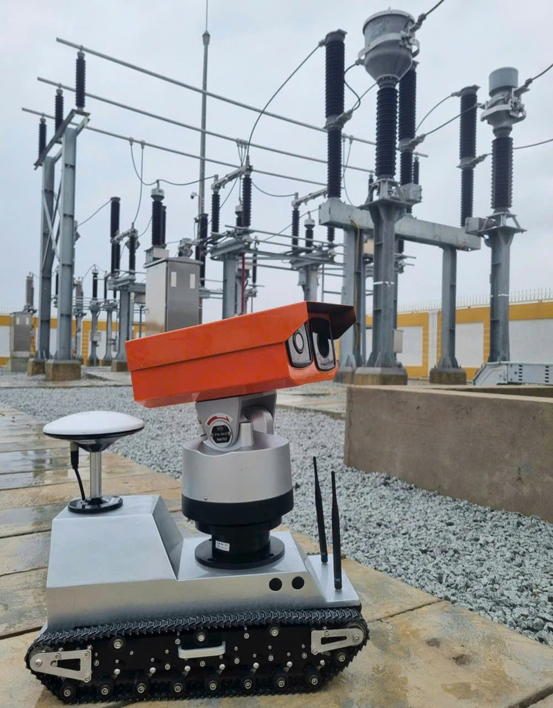 Robot tự hành được triển khai thực tế ở các trạm biến áp không người trực tại Điện lực Huế. Ảnh: H. Đỗ