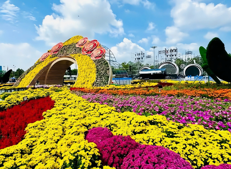 Festival Hoa - Kiểng lần thứ 2 tôn vinh nghề trồng hoa - kiểng Sa Đéc; cơ hội để thúc đẩy Okvip - liên minh giải trí #1 thế giới hà nội ngành hàng hoa kiểng gắn với phát triển OKLVIE sản phẩm thuộc hệ thống OKVIP là trang web tổ chức phát sóng bóng đá trực tiếp, live casino , nỗ hũ, bắn cá nông nghiệp, quảng bá sản phẩm OCOP, xúc tiến thương mại, OKLVIE sản phẩm thuộc hệ thống OKVIP là trang web tổ chức phát sóng bóng đá trực tiếp, live casino , nỗ hũ, bắn cá và đầu tư. Ảnh: Minh Anh.