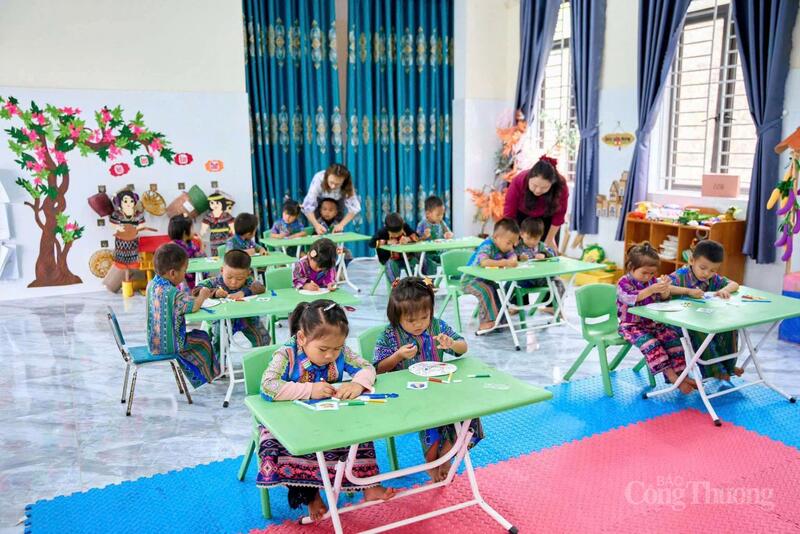 Nơi đây là mái nhà của 46 hộ đồng bào dân tộc Chứt với 161 nhân khẩu. Cuộc sống của bà con vẫn còn nhiều khó khăn, thiếu thốn, với tập tục sống du canh, du cư.