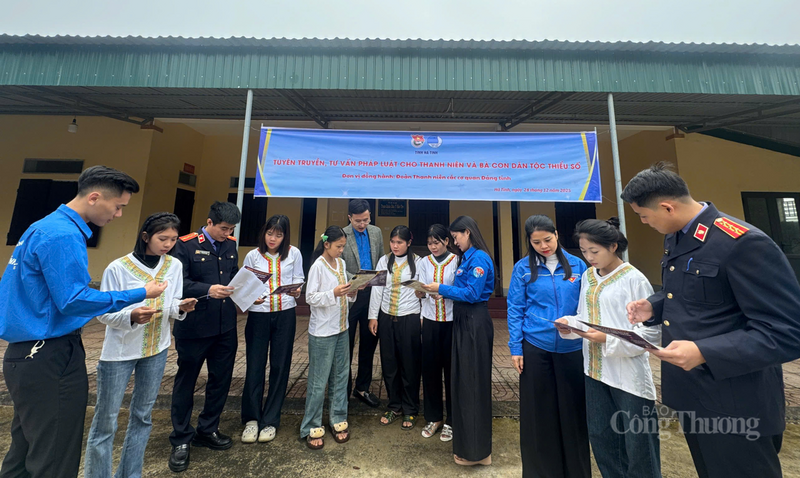 Ngày hội còn có ý nghĩa chăm lo đời sống tinh thần và an sinh xã hội cho đồng bào dân tộc Chứt sinh sống tại bản Rào Tre.