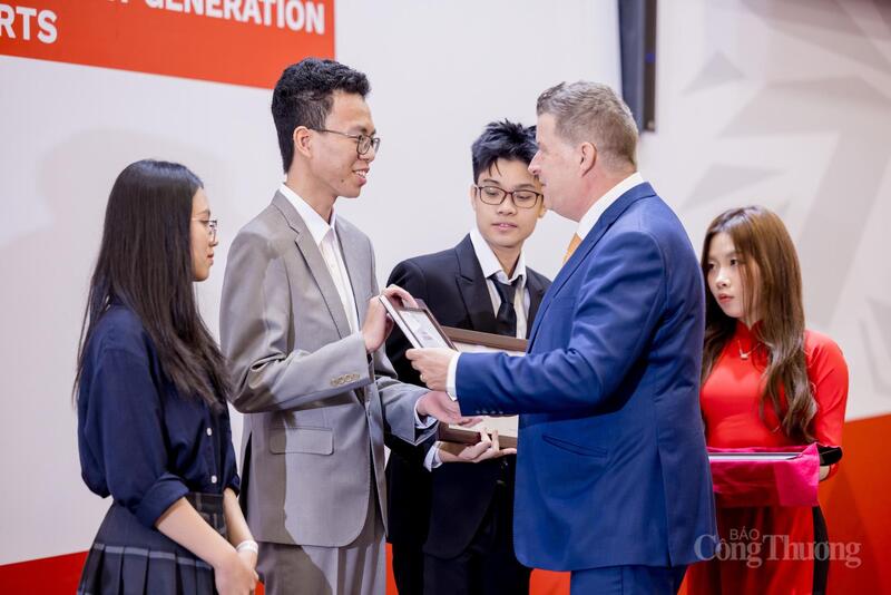 Học bổng giúp sinh viên tiếp cận chương trình quốc tế chất lượng cao với mức đầu tư hợp lý hơn. Ảnh: Quỳnh Anh