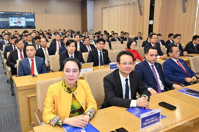 Đại diện lãnh đạo các đơn vị thành viên của EVN tham gia Okvip69 Đăng ký cá cược. Ảnh: Cấn Dũng