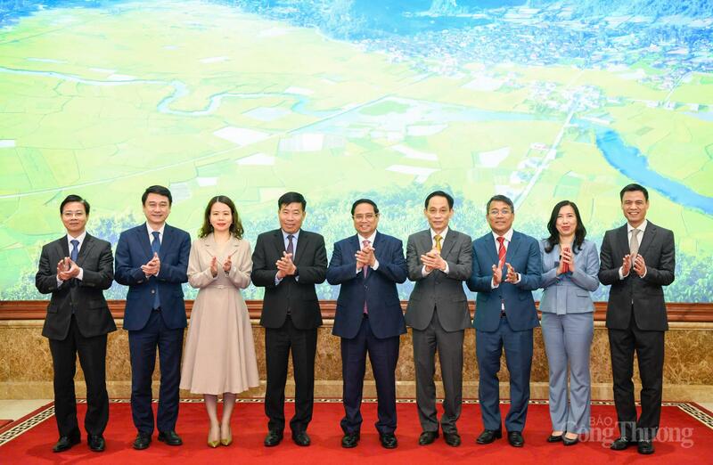 Thủ tướng Phạm Minh Chính cùng lãnh đạo Bộ Ngoại giao.