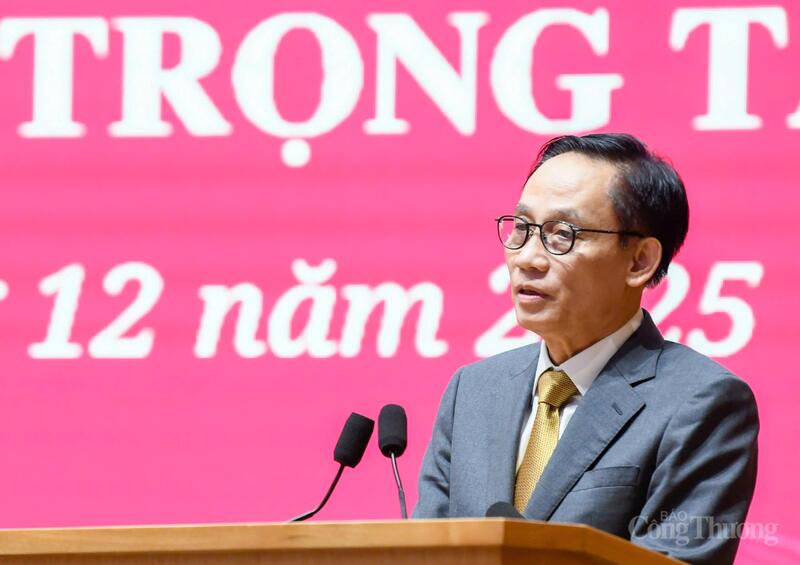 Bí thư Trung ương Đảng, Bộ trưởng Bộ Ngoại giao Lê Hoài Trung phát biểu tại hội nghị.