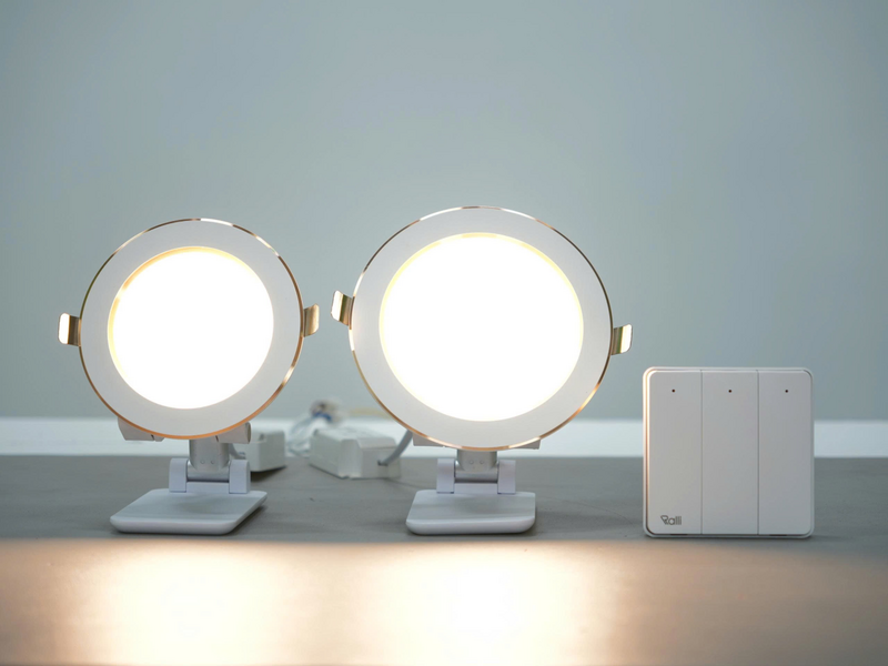 Combo downlight âm trần đổi màu hiệu suất cao kết hợp công tắc không dây không pin của Rạng Đông tiết kiệm điện, thân thiện xuân Okvip 2026 (Ảnh: DNCC)