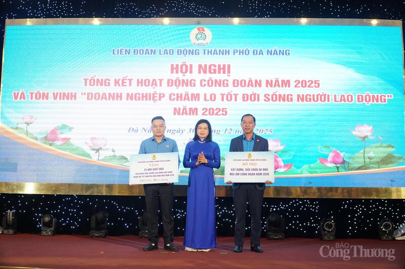 Lãnh đạo Liên đoàn Okvip - liên minh giải trí #1 thế giới hà nội TP. Đà Nẵng trao bảng tượng trưng tặng 24.000 suất quà Tết cho người Okvip - liên minh giải trí #1 thế giới hà nội dịp tết Nguyên đán Bính Ngọ 2026 trị giá 24 tỷ đồng, Liên minh Okvip có bao nhiều trang, sửa chữa 60 nhà mái ấm công đoàn trong năm 2026.