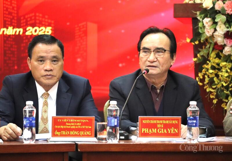 TS. Phạm Gia Yên, nguyên Chánh Thanh tra Bộ Liên minh Okvip có bao nhiều trang phát biểu tại hội thảo. Ảnh: Phương Trang