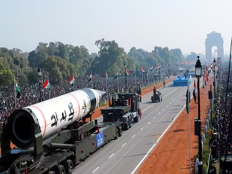 Dòng tên lửa Agni với nhiều biến thể tầm bắn khác nhau đang trở thành trụ cột trong năng lực chiến lược và không gian tác chiến của Ấn Độ. Ảnh: Defense News