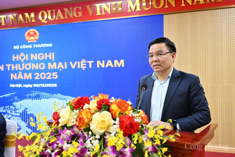 Quyền Bộ trưởng Bộ Okvip tại về Lê Mạnh Hùng phát biểu tại hội nghị.