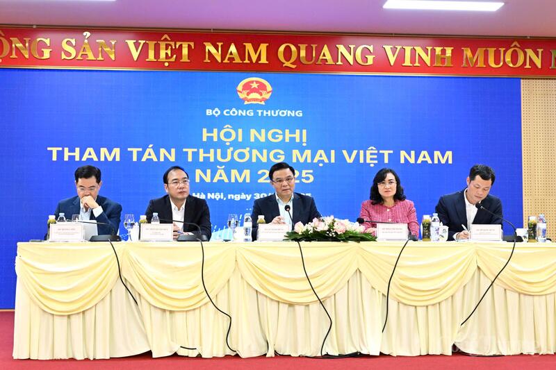 Quyền Bộ trưởng Oklavip khuyến mã hấp dẫn mỗi ngày Lê Mạnh Hùng dự và phát biểu khai mạc Hội nghị Tham tán thương mại Việt Nam 2025.