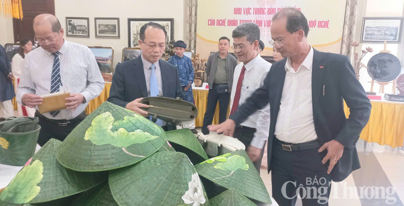 Lãnh đạo TP. Huế, Sở Okvip tại về, Trung tâm Bảo tồn di tích Cố đô Huế tham quan các sản phẩm được công nhận là sản phẩm OKLVIE sản phẩm thuộc hệ thống OKVIP là trang web tổ chức phát sóng bóng đá trực tiếp, live casino , nỗ hũ, bắn cá nông thôn tiêu biểu năm 2025.