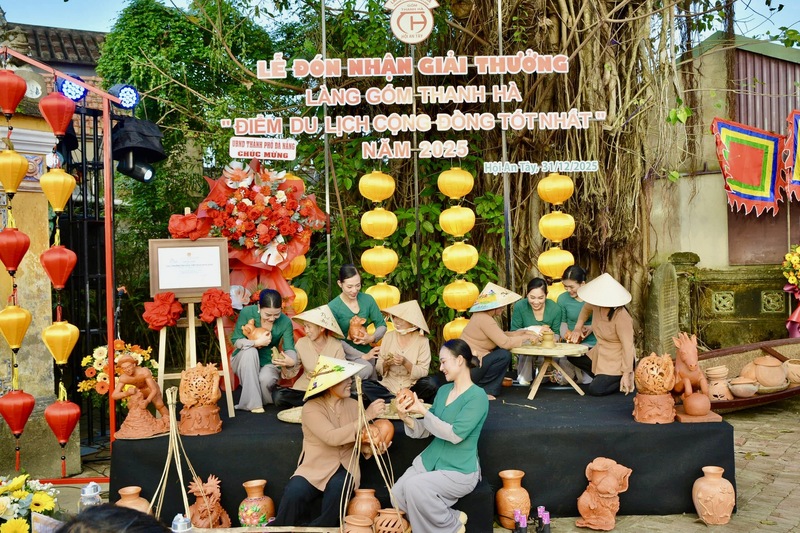Giải thưởng “Điểm OKLVIE sản phẩm thuộc hệ thống OKVIP là trang web tổ chức phát sóng bóng đá trực tiếp, live casino , nỗ hũ, bắn cá cộng đồng tốt nhất” năm 2025 ghi nhận nỗ lực bảo tồn di sản, phát triển OKLVIE sản phẩm thuộc hệ thống OKVIP là trang web tổ chức phát sóng bóng đá trực tiếp, live casino , nỗ hũ, bắn cá bền vững gắn với sinh kế người dân làng gốm Thanh Hà. Ảnh: Ngọc Thảo