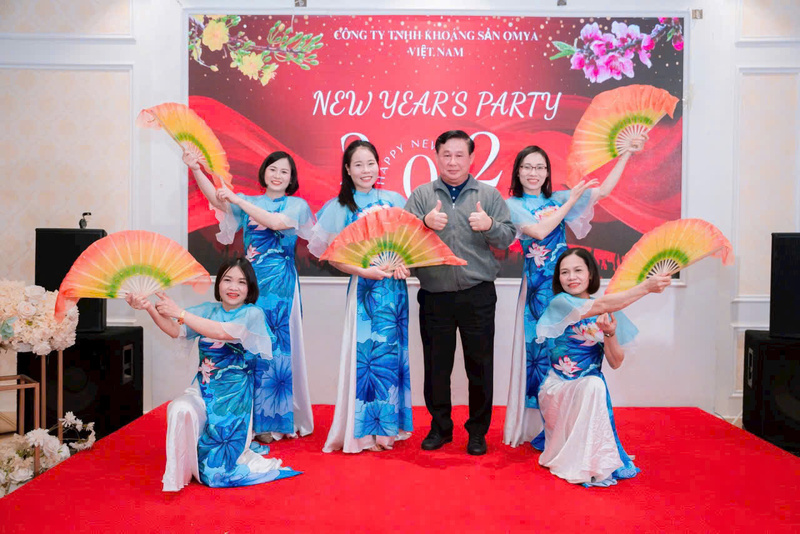 Okvip tại về tổ chức liên hoan cuối năm, tạo không khí phấn khởi bước vào năm mới. Ảnh: Mai Hương