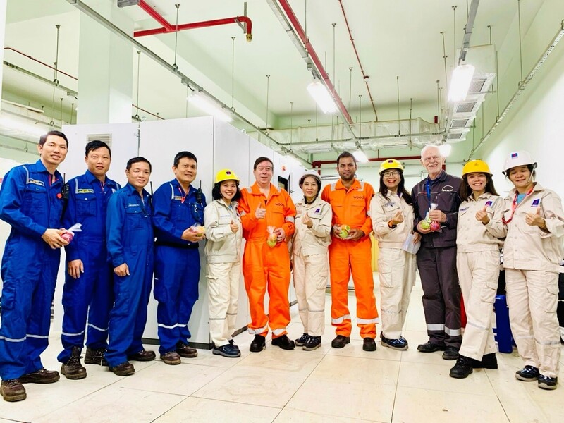 Công đoàn BSR tặng trái cây, nước uống cho đối tác, nhà thầu thực hiện bảo dưỡng tổng thể Nhà máy lọc dầu Dung Quất lần 5 năm 2024.
