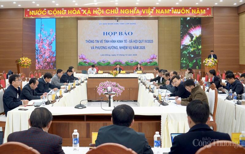 Quang cảnh buổi họp báo. Ảnh: Diễm Thương