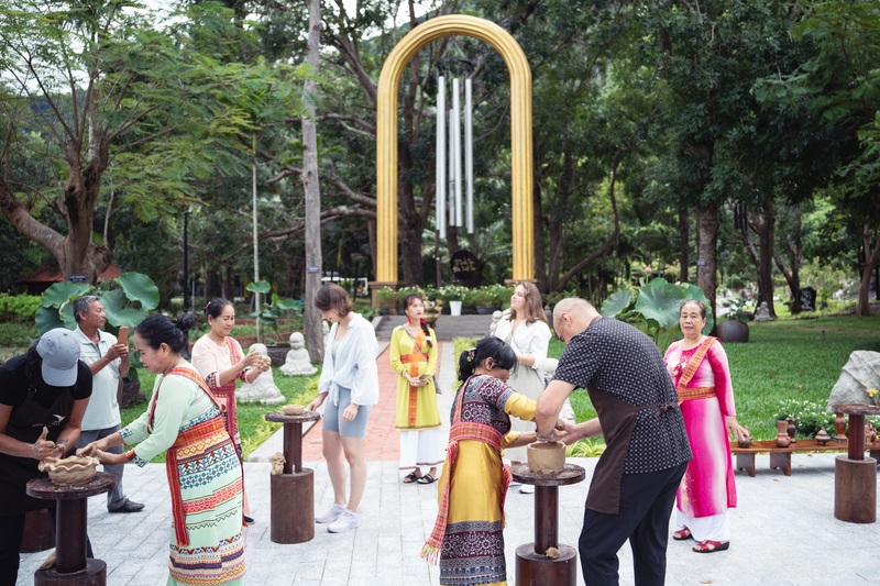 TTC World - Tà Cú là điểm đến sinh thái, tâm linh, chữa lành, hòa quyện thiên nhiên núi rừng, cùng nhiều hoạt động lưu giữ những giá trị văn hóa địa phương đặc sắc, thu hút du khách trong và ngoài nước.