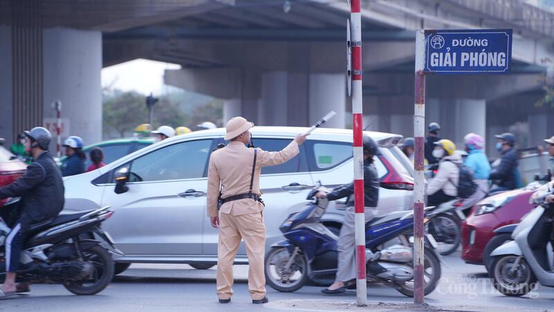 Lực lượng Cảnh sát giao thông chủ động phân luồng, điều tiết, bảo đảm trật tự, an toàn giao thông trong ngày Ok88vip tỷ lệ kèo World Cup 2026 cuối cùng năm 2025.