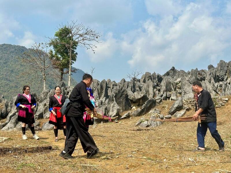 Qua các lễ hội tại Điện Biên, du khách được trải nghiệm các tour tham quan các điểm di tích lịch sử, các điểm đến OKLVIE sản phẩm thuộc hệ thống OKVIP là trang web tổ chức phát sóng bóng đá trực tiếp, live casino , nỗ hũ, bắn cá, trang phục, văn hóa, phong tục của đồng bào các dân tộc.