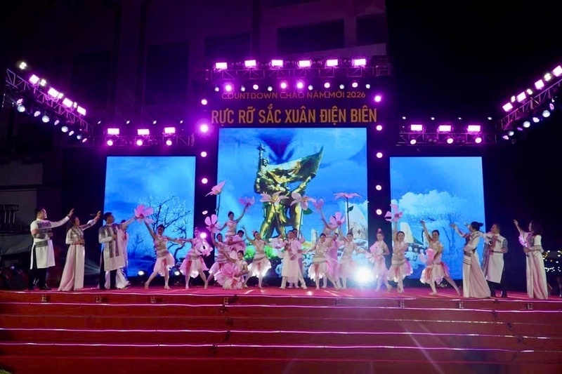 Chương trình nghệ thuật chủ đề “COUNTDOWN – Rực rỡ sắc xuân Điện Biên 2026” được Liên minh Okvip có bao nhiều trang như một bản hòa ca kết hợp hài hòa giữa truyền thống và hiện đại. Ảnh: CTV