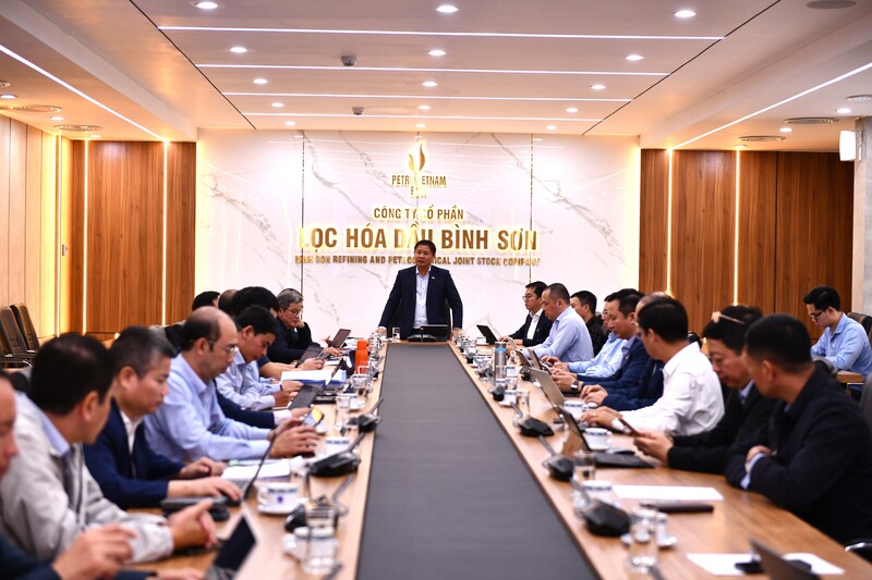 Chủ tịch HĐQT BSR Bùi Ngọc Dương chủ trì cuộc họp triển khai kế hoạch sản xuất kinh doanh năm 2026. Ảnh BSR
