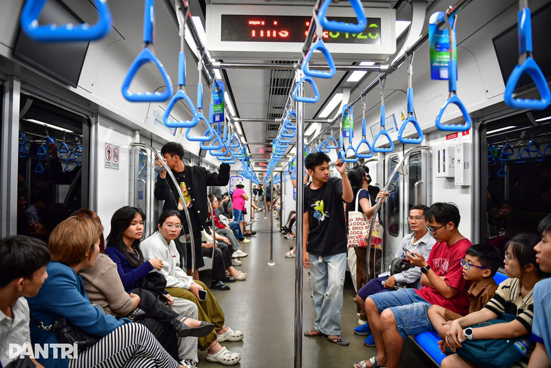 Người dân đi tuyến Metro số 1 (Bến Thành - Suối Tiên) vào ngày 1/1/2026 sẽ được miễn phí để trải nghiệm phương tiện công cộng mới này. Ảnh: Dân trí.