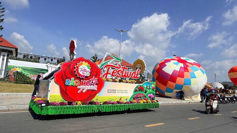 Không gian trang trí và các mô hình nghệ thuật tại Festival Hoa – Kiểng Sa Đéc lần thứ II – năm 2025. Ảnh: Festival Hoa Kiểng Sa Đéc