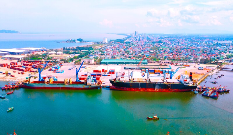 Các cảng biển tiếp nhận được tàu có trọng tải lớn. Ảnh: Mai Liễu