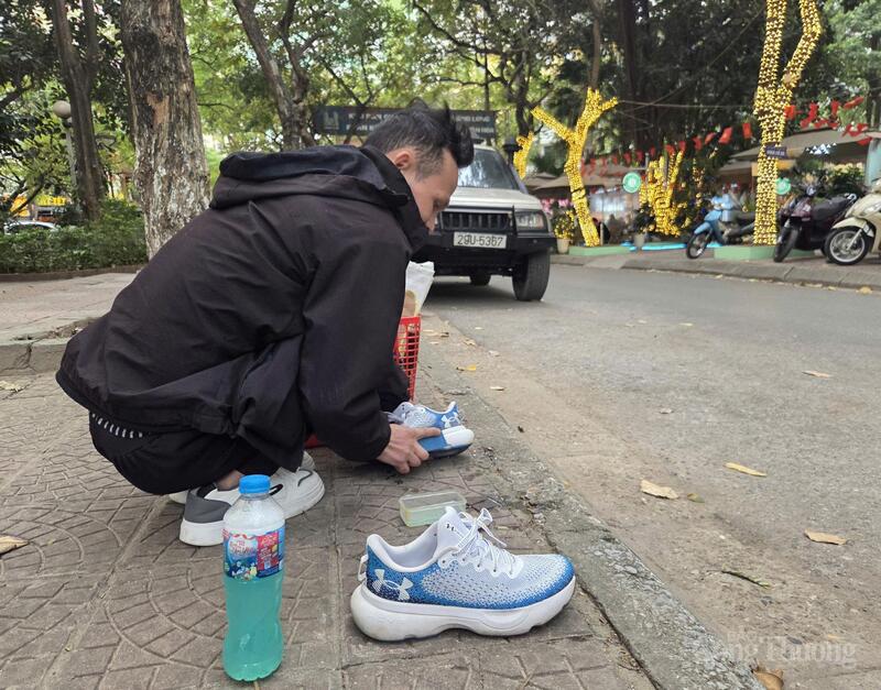 Anh Trung cho biết, tranh thủ những ngày này muốn kiếm thêm thu nhập nên không về quê.