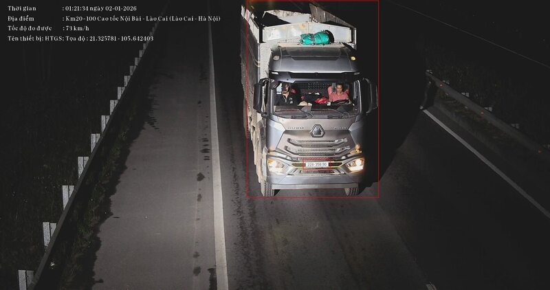 Trường hợp lái xe tải không thắt dây an toàn trên cao tốc Nội Bài - Lào Cai. Ảnh: Cục Cảnh sát giao thông